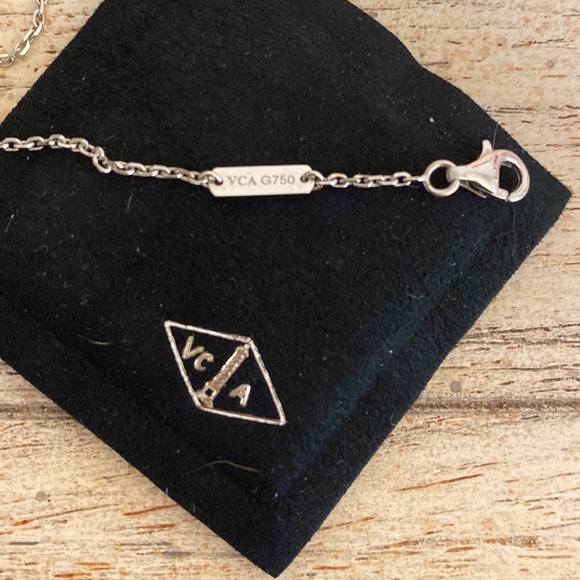 Van Cleef & Arpels Single Motif Vintage Alhambra Necklace 🤍 - Picture 7 of 14